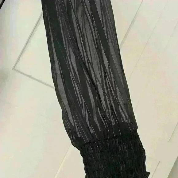 NWT Japan Black and Silver V-neck faux wrap top, size XS - Picture 4 of 5